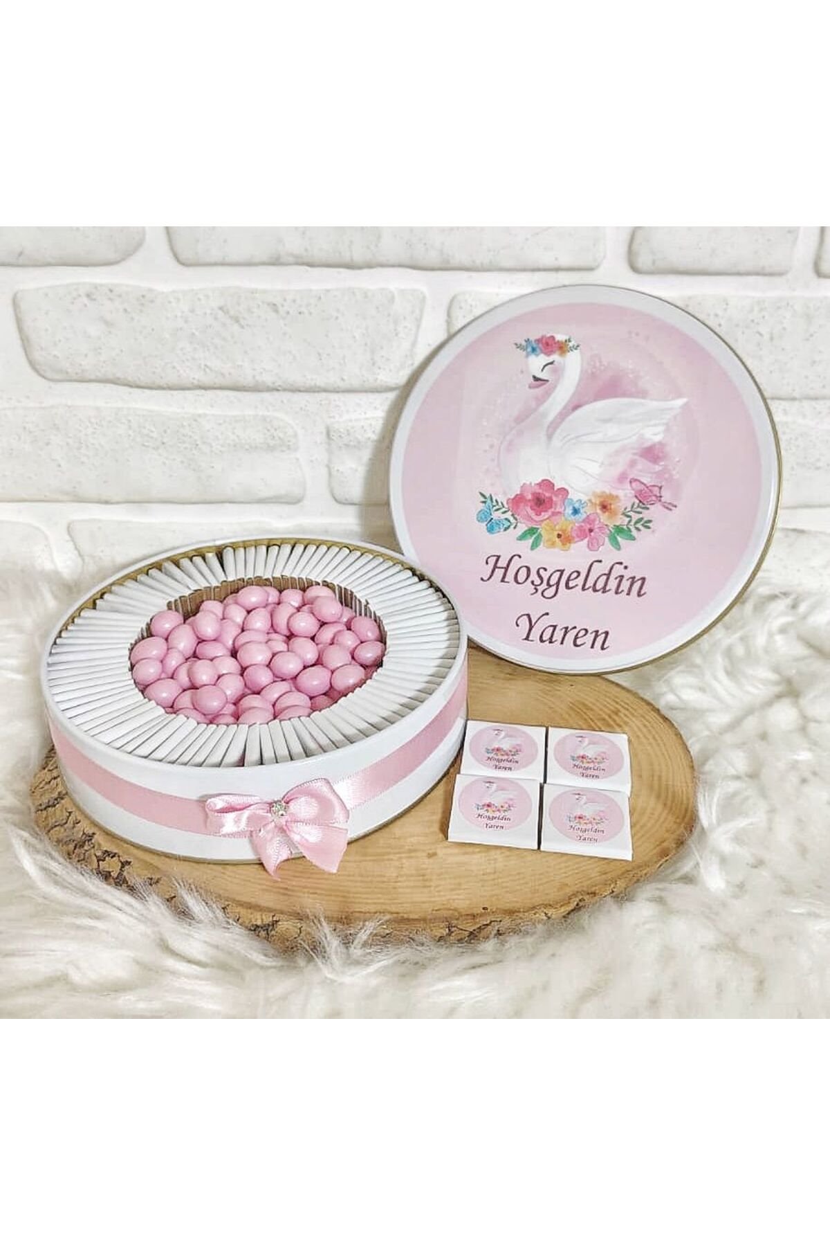 200 Adet+200 Gr Drajeli Kuğu Temalı İsme Özel Kız Bebek Hoşgeldin Doğumgünü Hediyelik Çikolata
