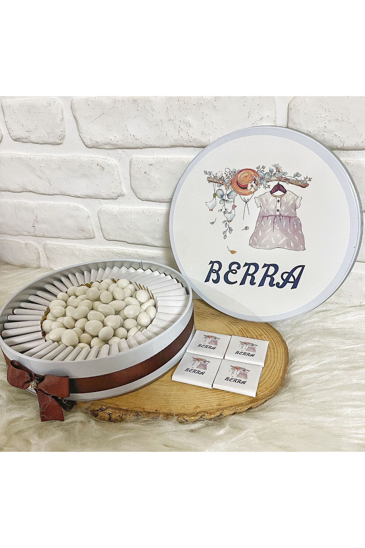 80 Adet+200 Gr Drajeli Kız Çocuk Kıyafetli İsme Özel Hoşgeldin Kız Bebek Hediyelik Çikolata