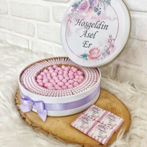 100 Adet+200 Gr Drajeli Lila Çiçek Temalı İsme Özel Kız Bebek Hoşgeldin Hediyelik Çikolata